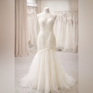 Allure Bridals lace mermaid wedding gown – Style 8920, Size 2 (Ivory).